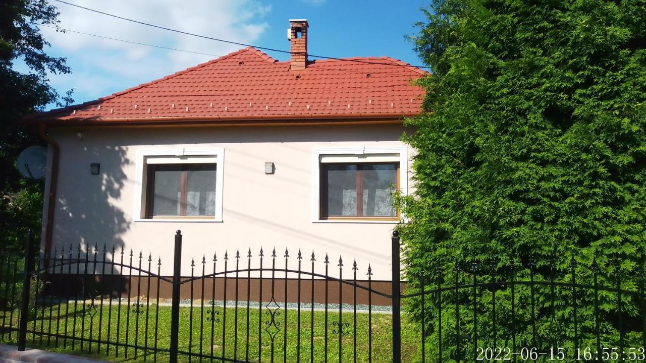 Almafas Vendeghaz Orseg Villa Kerkakutas Exterior photo