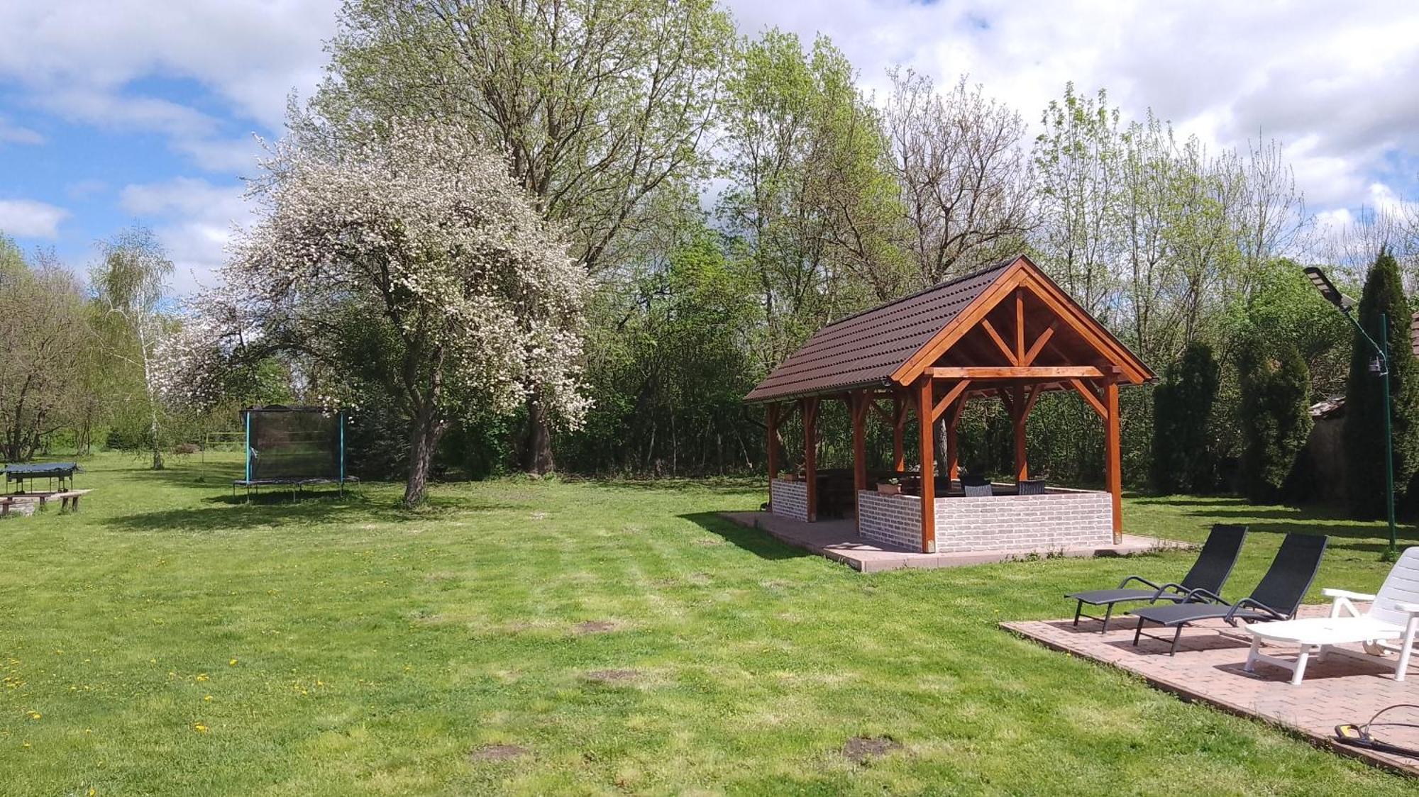 Almafas Vendeghaz Orseg Villa Kerkakutas Exterior photo